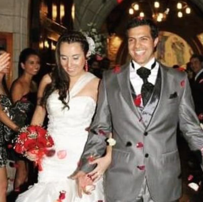 Simón Oliveros y Natalia Saavedra en su matrimonio.