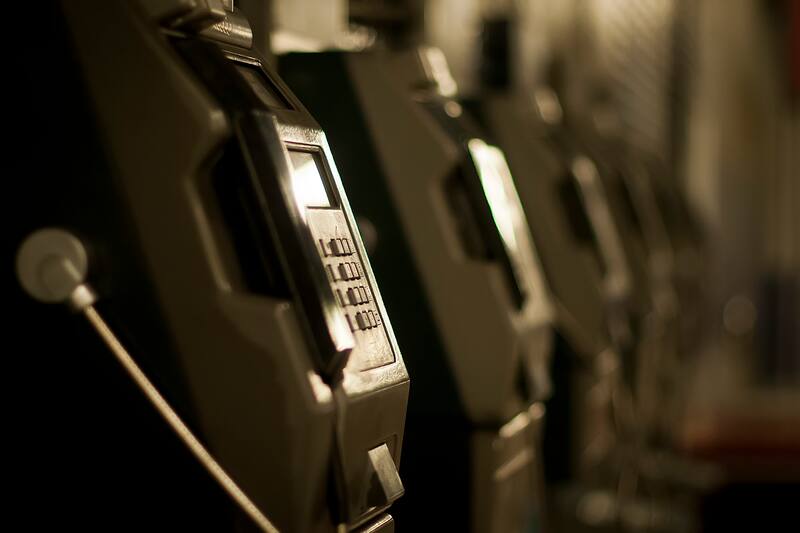 Se realizará un masivo retiro de los últimos teléfonos.