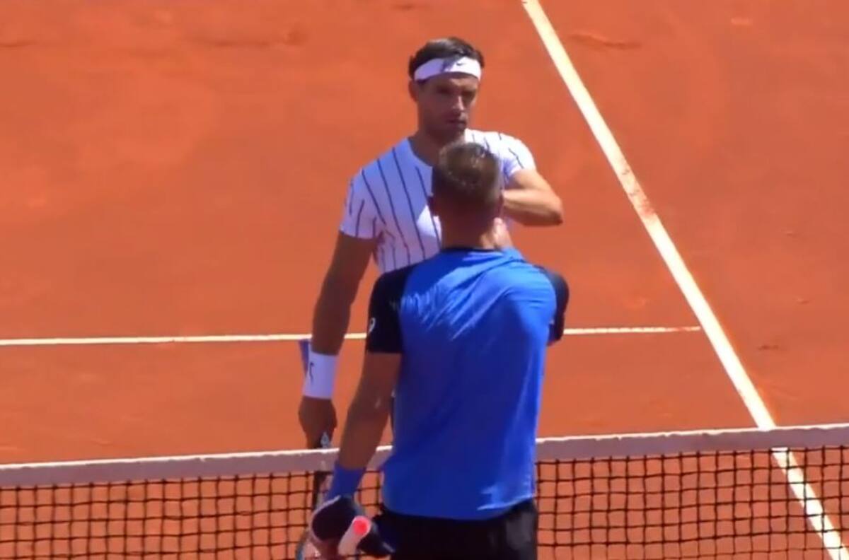 El saludo entre Coric y Dimitrov, ambos con COVID-19 positivo