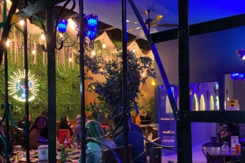 Perfecto para visitar junto a los amigos después del trabajo.
Créditos: Página web del bar.