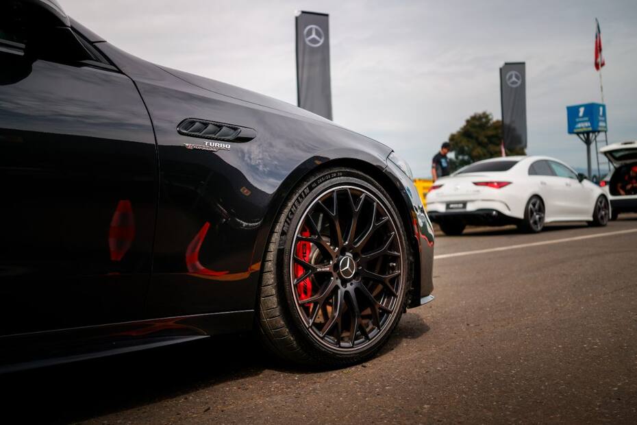 El nuevo Mercedes-AMG C 63 S E Performance llegó a Chile con tecnología híbrida enchufable
