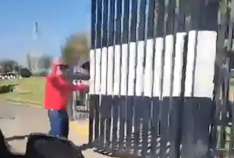 Chófer del cortejo fúnebre desmintió versión del club. Foto: Captura.