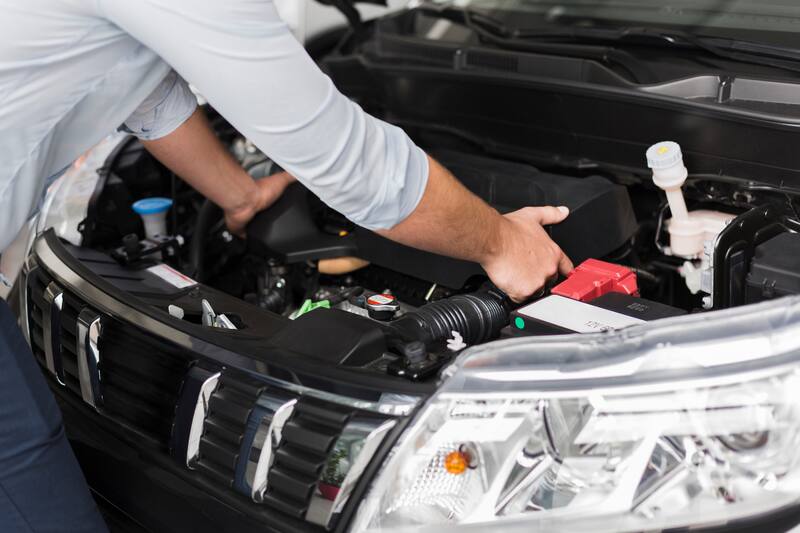 En promedio, una batería tiene una vida útil de entre tres y cinco años, según el uso que se le de al vehículo.