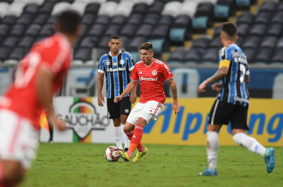Prensa brasileña asegura que Carlos Palacios hará su debut como titular en el Inter de Porto Alegre