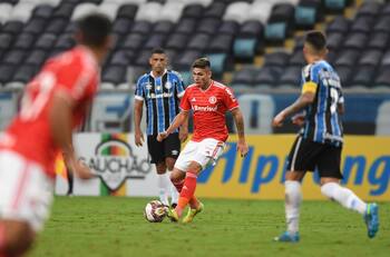 Prensa brasileña asegura que Carlos Palacios hará su debut como titular en el Inter de Porto Alegre
