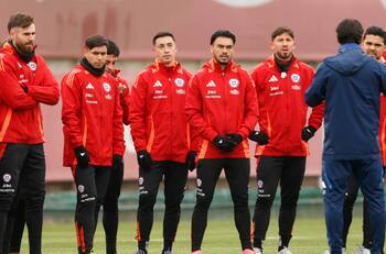 Chile se despide ante Uruguay con una formación llena de jóvenes y dos debutantes absolutos