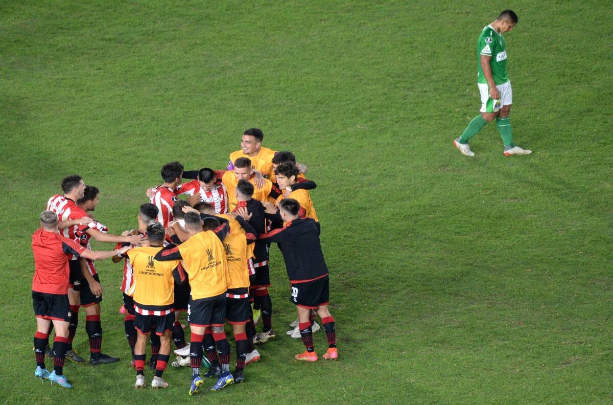 VIDEO | Como Liverpool al Barcelona: La "avivada" con la que Estudiantes eliminó a Audax Italiano de la Copa Libertadores