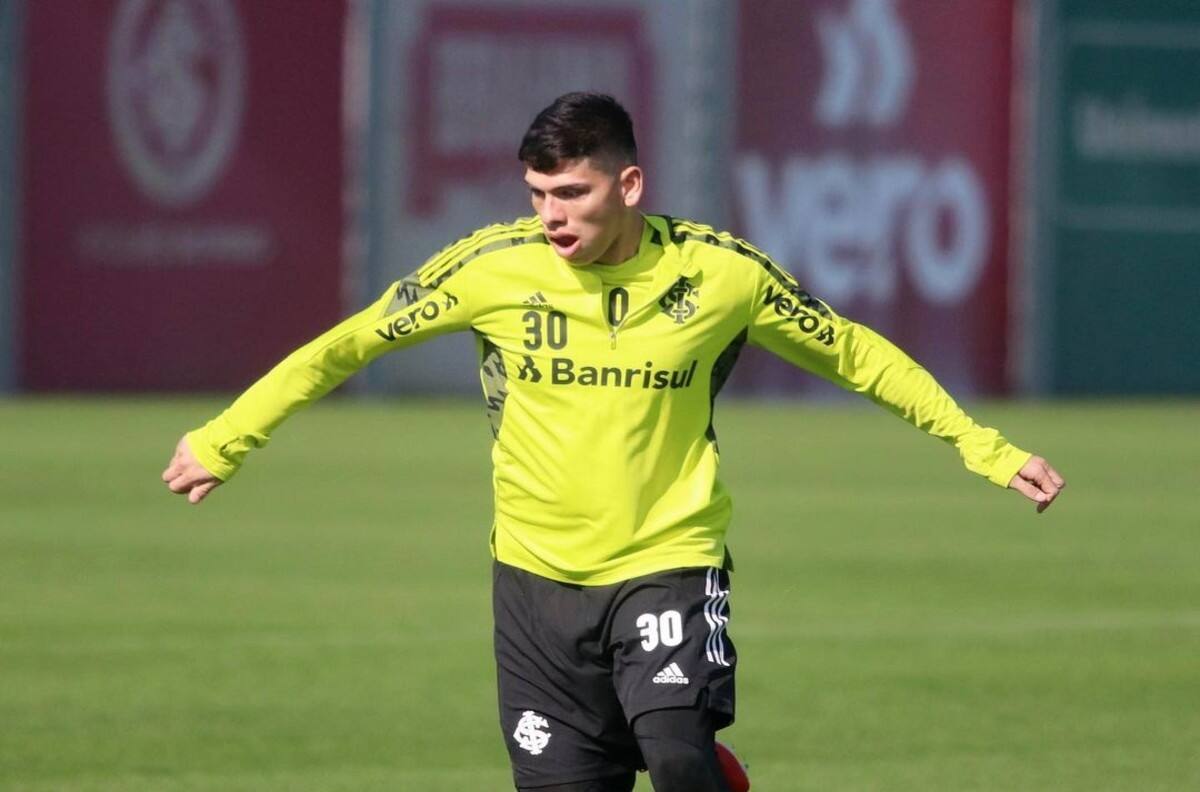 DT de Internacional de Porto Alegre reveló la razón que aleja a Carlos Palacios de las citaciones