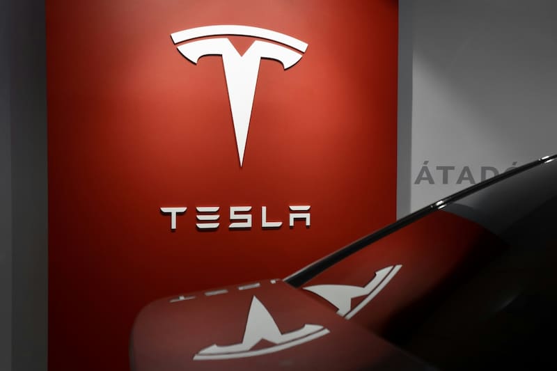 Tesla retrocedió al tercer lugar durante octubre en Chile