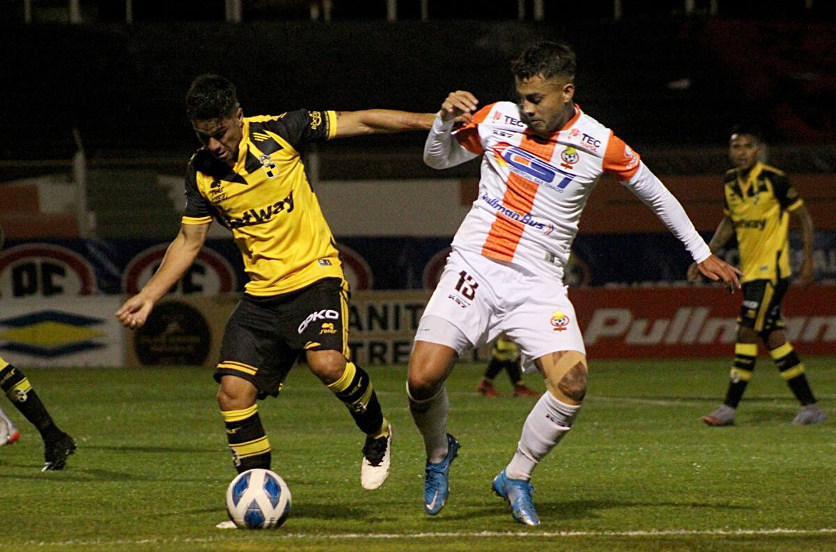 Cobresal sacó adelante la tarea ante Coquimbo Unido y es el nuevo líder del Campeonato Nacional