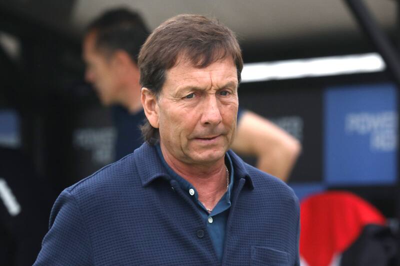 tendrá una dura primera semana como entrenador de Deportes Iquique. (Foto: Aton)