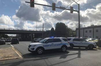 Menor fue rescatada tras pedir ayuda haciendo señales de socorro viralizadas en Tik Tok