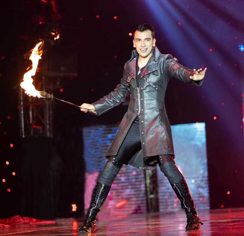 Gerardo Hoffman se ha presentado en casinos y teatros de Chile. Créditos: Instagram