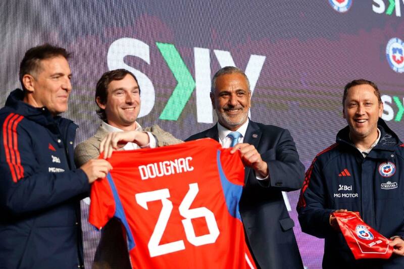 El presidente de la ANFP en el lanzamiento del avión oficial de La Roja. (Foto: ANFP)