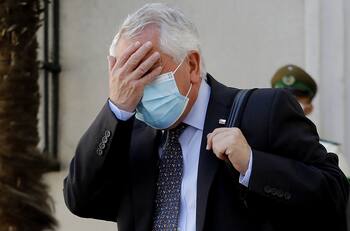 Piden sumario sanitario contra ministro Paris por haber participado en fiesta con más de 30 personas