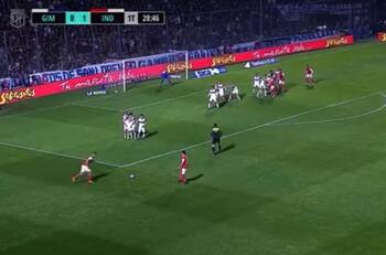 VIDEO | ¡Casi fue lateral! El bochornoso tiro libre que se vio en el fútbol argentino