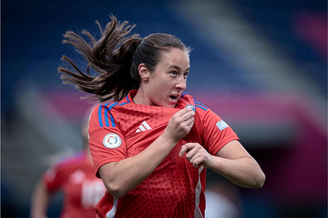 La delantera del Granada español marcó a Perú su primer gol en un torneo por los puntos con la Selección Chilena. Foto: Prensa Conmebol.