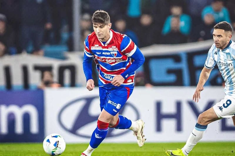 El chileno no continuaría en Fortaleza y en estos momentos se está analizando como moneda de cambio por Gonzalo Mastriani. Foto: @Benjakuscevic13 en Instagram