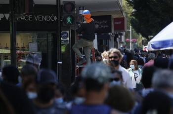 Tras rechazo al quinto retiro: Gobierno prepara propuesta y el aumento al salario mínimo