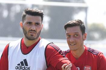 Mesut Ozil es salvado por Kolasinac de un asalto con arma blanca en Inglaterra