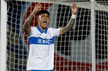 Daniel Garnero le raya la cancha a Valber Huerta en la UC: “Mientras no lo vea en condiciones...”