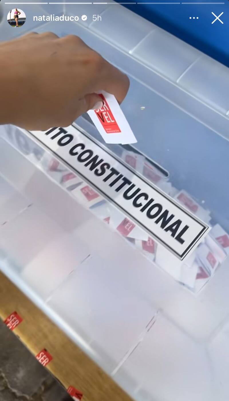 A través de redes sociales, distintas personalidades del mundo del espectáculo ejercieron su voto a sufragar y compartieron el registro.