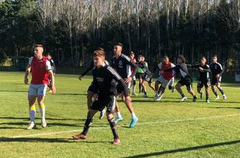 Jugó en lugar de Gabriel Suazo: El canterano de Colo Colo que fue la gran novedad en la formación vs Atlanta