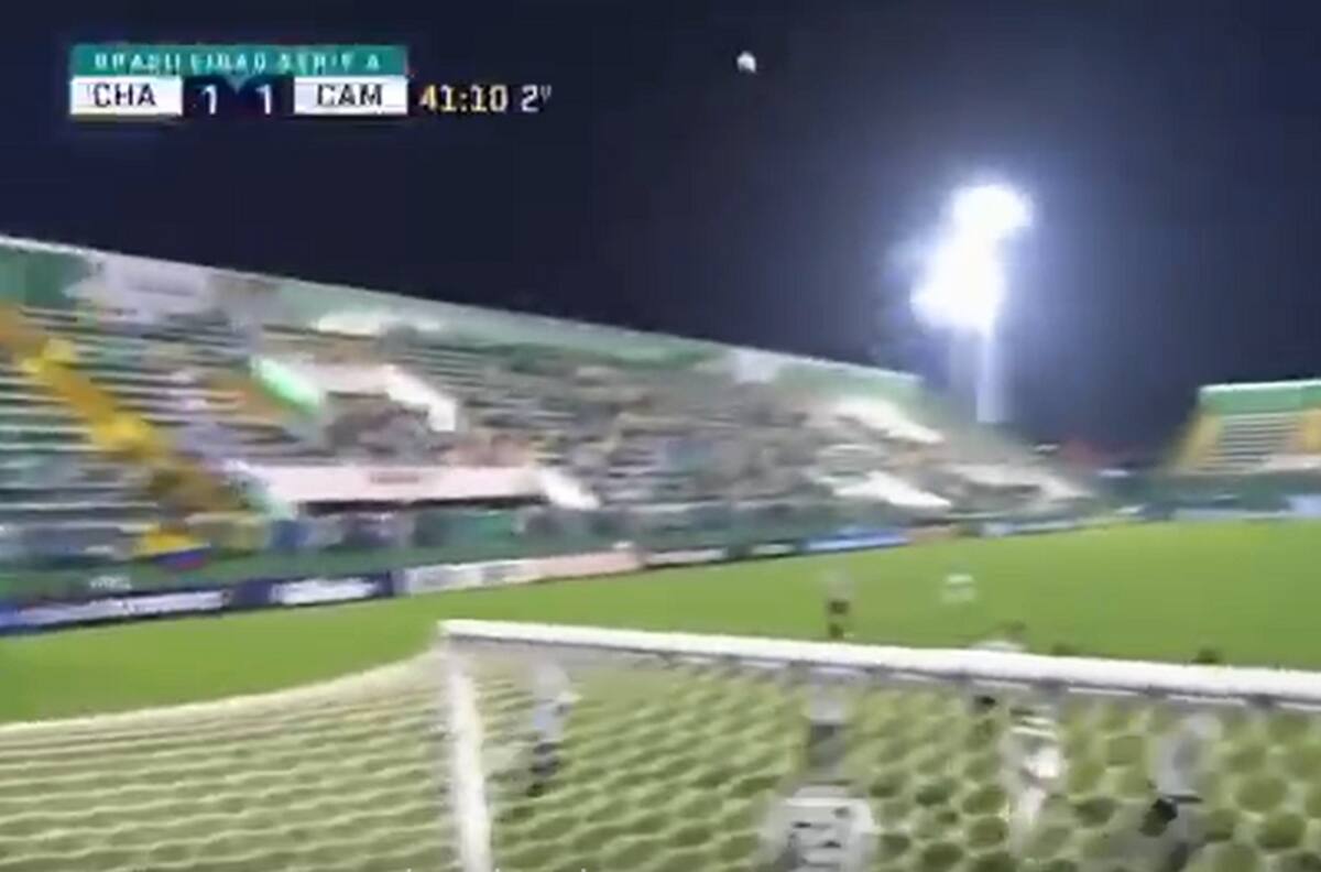 El escalofriante movimiento que hizo el balón en cancha de Chapecoense