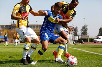 Fernández Vial aseguró a joven figura alba y va por otra promesa de Colo Colo