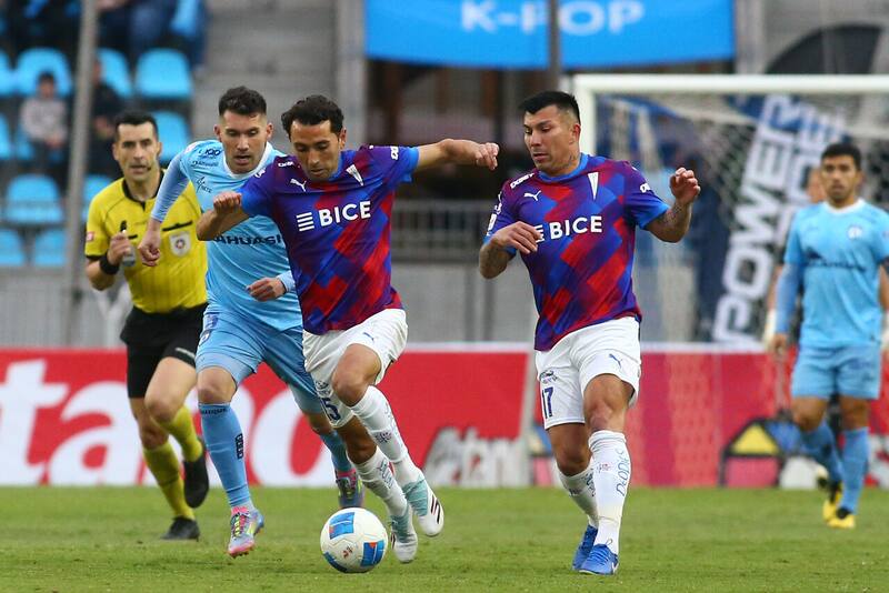 en el partido de la UC contra Deportes Iquique. Foto: Aton.