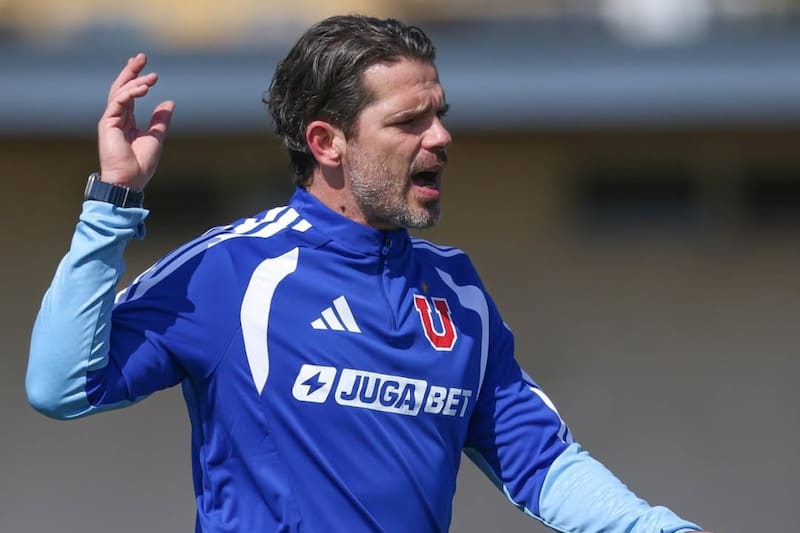 El entrenador de la U recuperó a Matías Zaldivia. Foto: Universidad de Chile.