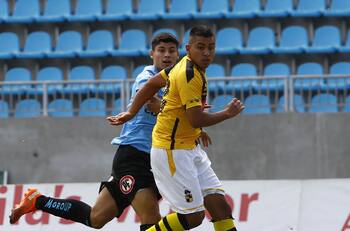 Salas y su asistencia a Esteban Paredes: "Yo feliz de ayudarlo a que siga haciendo goles"