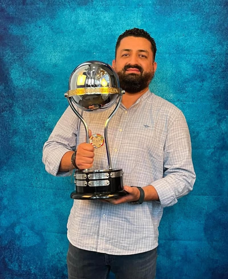 Es reconocido hincha de U. de Chile.