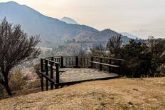 Panorama ideal para principiantes: Mirador ubicado en Santiago ofrece un mini trekking de una hora