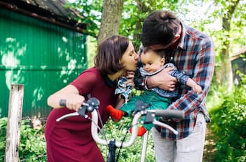 Personas con hijos pueden cobrar $21.000 mensuales automáticamente: Revisa si los recibes