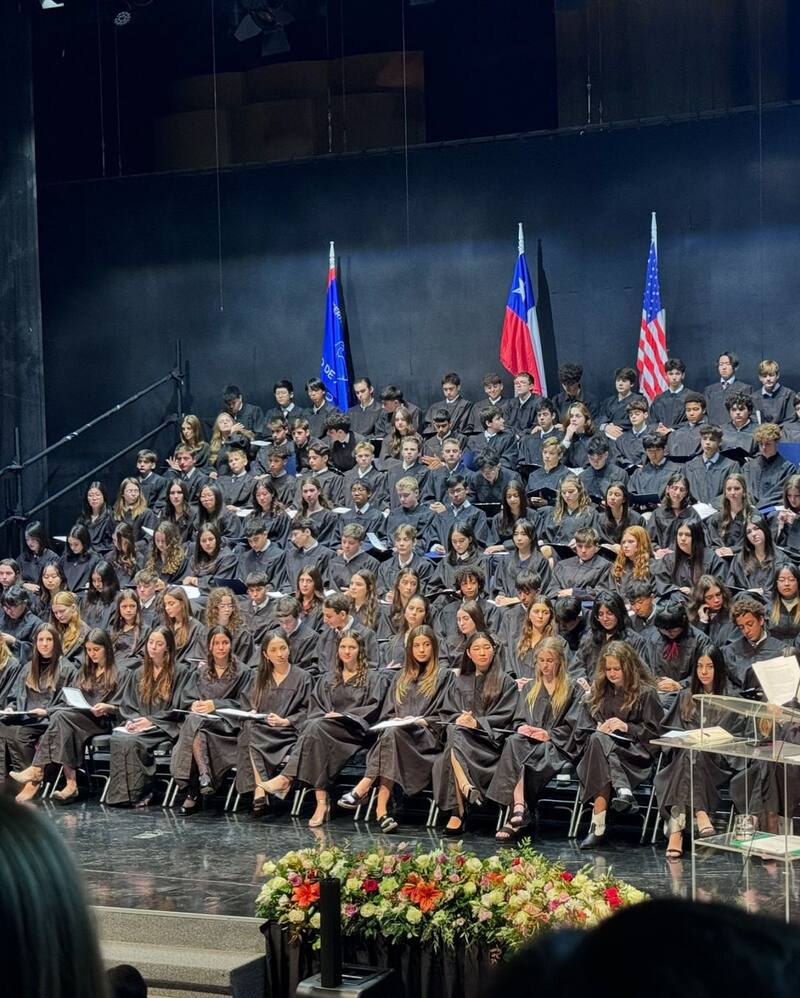 Julio César Rodríguez compartió una serie de fotos de la graduación de su hija por Instagram.