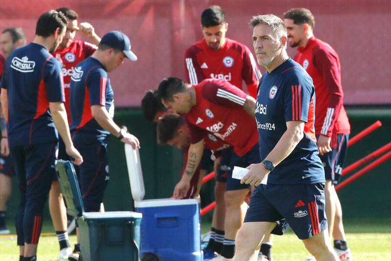 Eduardo Berizzo en el entrenamiento de La Roja en Juan Pinto Durán (Foto: Aton)