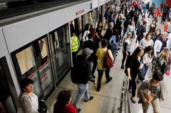 En miras al súper lunes: Metro de Santiago inaugurará primeras puertas de andén en Línea 1