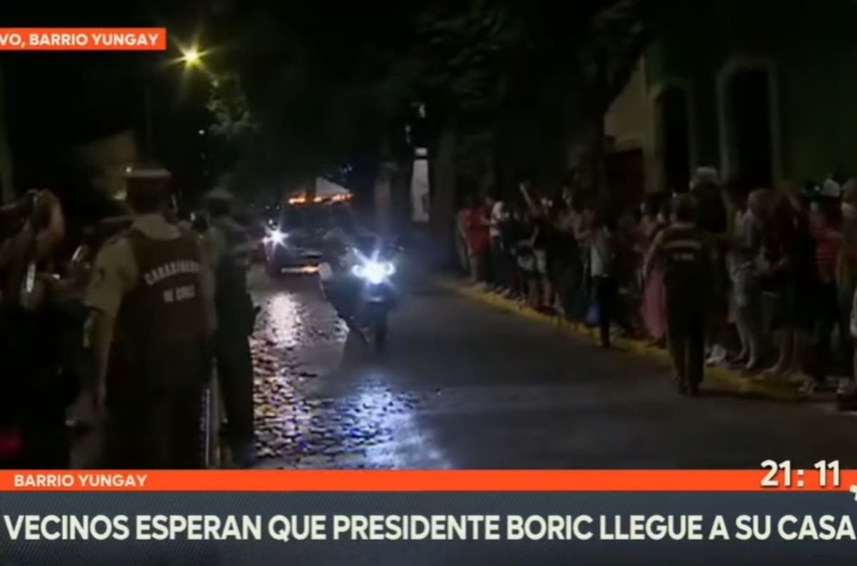 Confundió el nombre del presidente: Teletrece protagonizó particular fail despachando la llegada de Gabriel Boric al Barrio Yungay