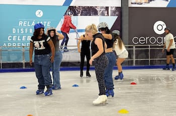 El parque en Santiago donde puedes patinar sobre hielo en pleno verano: revisa precios y horarios