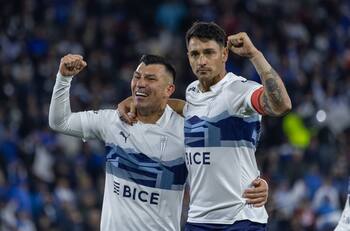 El inesperado revés que entrampa la renovación de Fernando Zampedri y Gary Medel en la UC