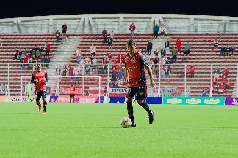 Zacarías Abuhadba jugando en Limache.