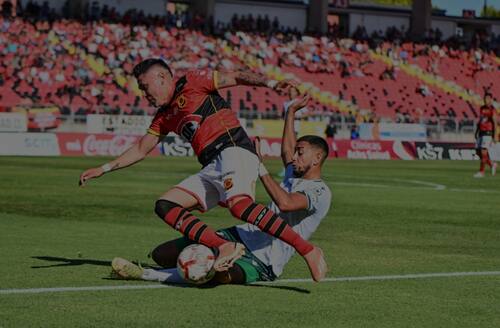 Kevin Egaña con la camiseta de Rangers.