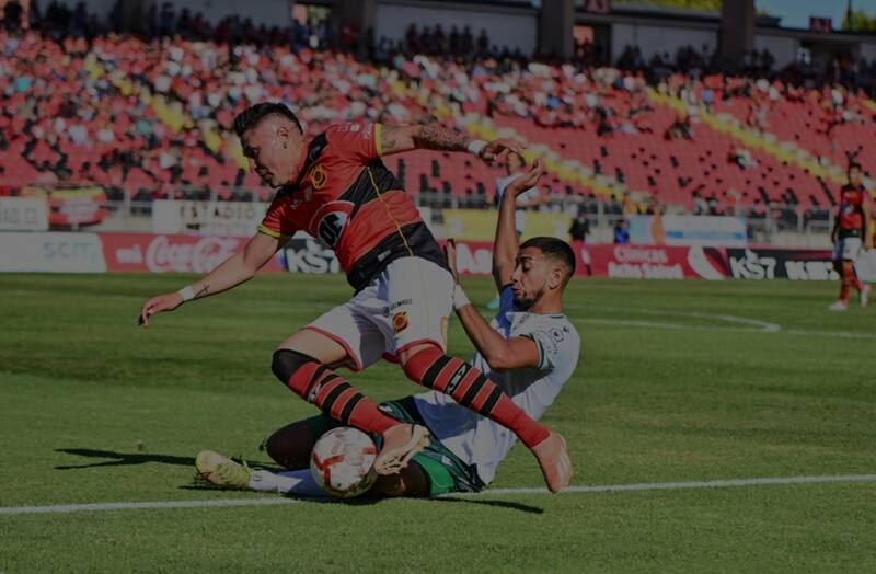 Kevin Egaña con la camiseta de Rangers.