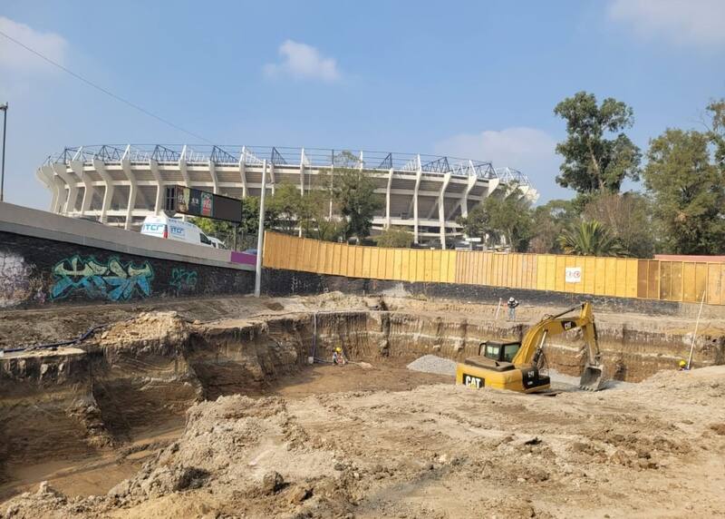 La construcción de un pozo tiene el caos vial en Ciudad de México.