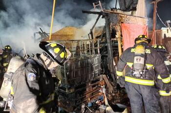 Voraz incendio en una toma de Alto Hospicio dejó a 4 niños y 3 adultos muertos
