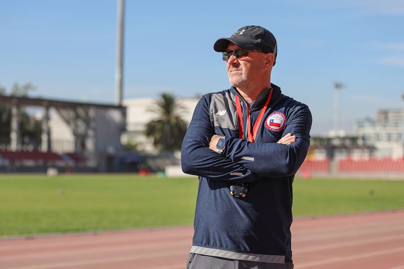 El entrenador está a cargo de las especialidades en velocidad y salto.