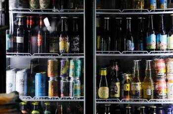 Sellos de advertencia en bebidas alcohólicas: ¿Cuándo comienza a regir y qué mensaje habrá en los envases?