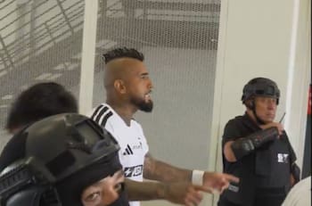VIDEO | La arenga de Arturo Vidal en el entretiempo del partido ante Deportes Limache