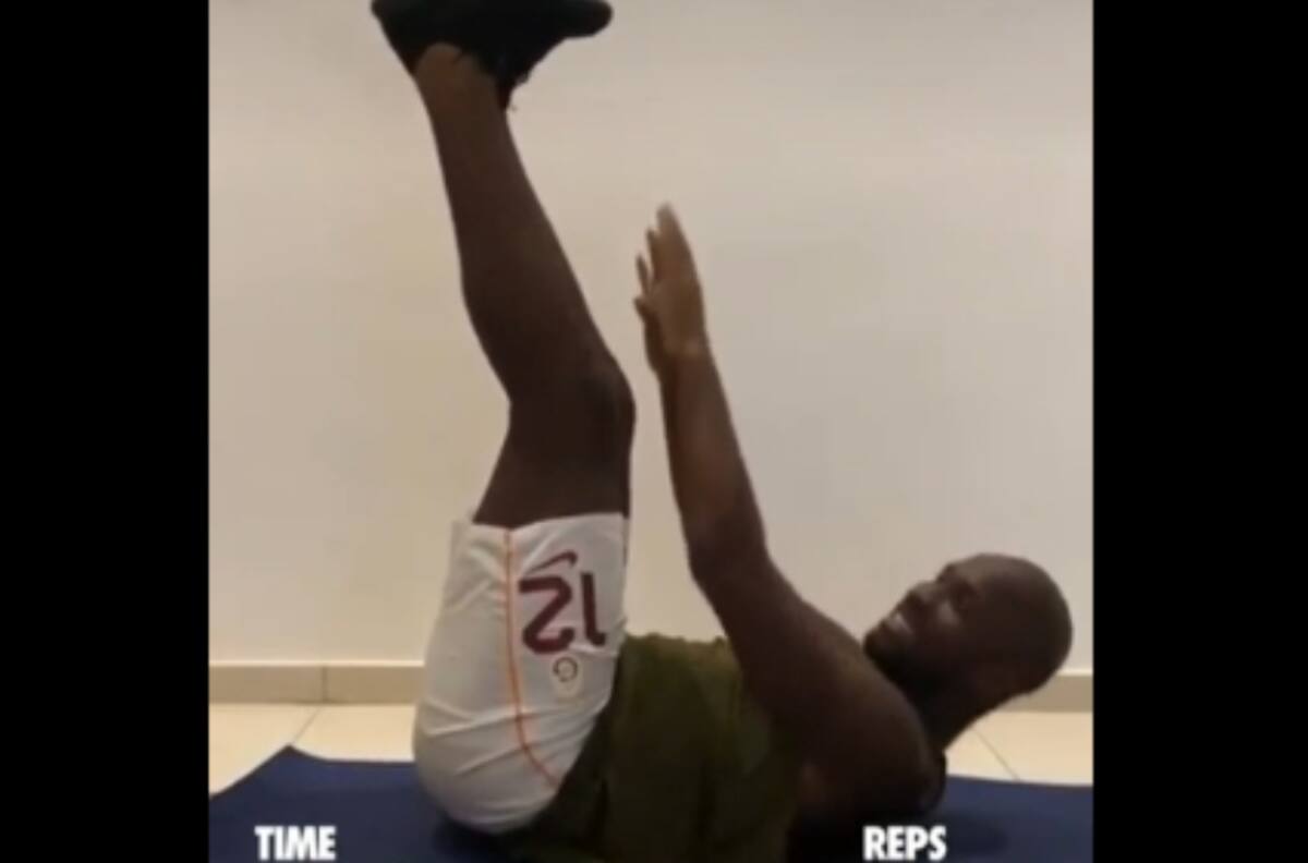 El retirado Didier Drogba cumplió el reto de los abdominales de Cristiano